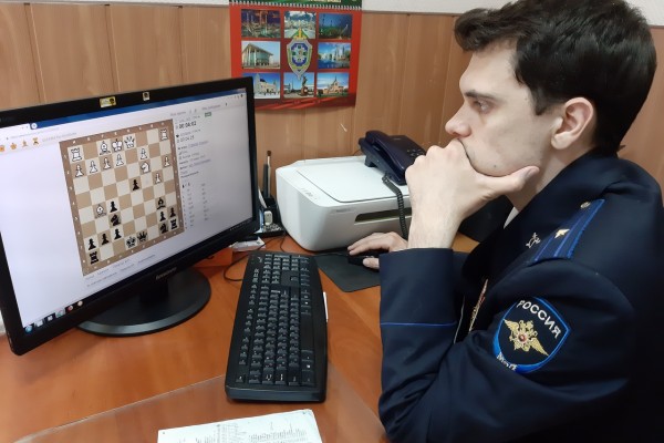 Смоленский следователь Александр Басурин стал призером онлайн турнира по шахматам 
