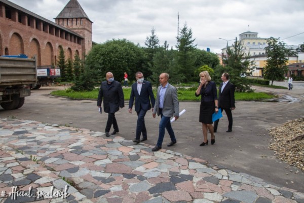 В Смоленске глава города ознакомился с ходом ремонта общественных территорий