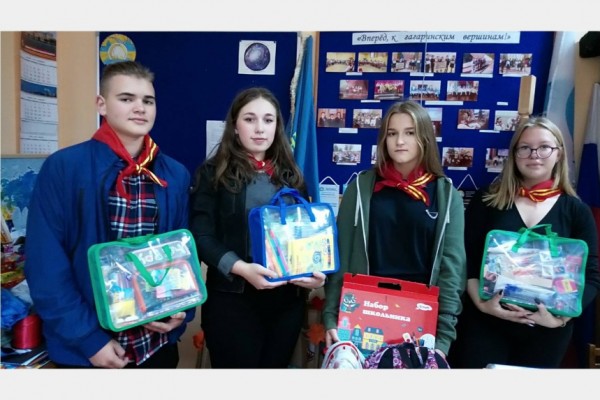 В Смоленске юные гагаринцы собрали 2 000 подарочных наборов для нуждающихся детей