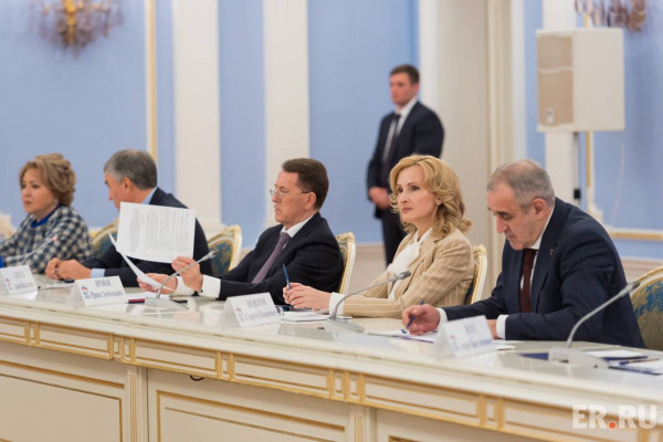 «Единая Россия» проведет широкое обсуждение предвыборной программы с жителями регионов