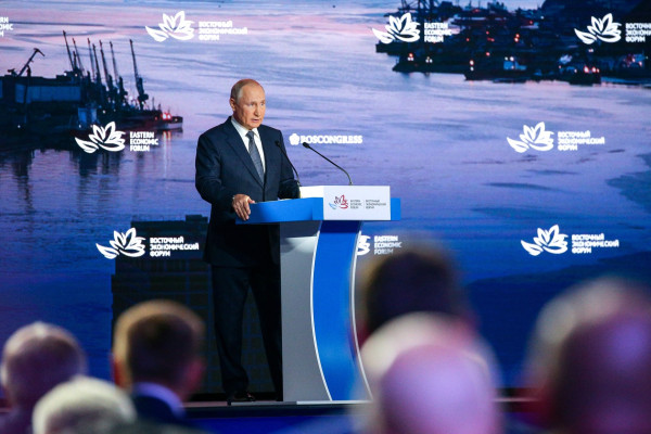 Владимир Путин предложил подготовить программу обновления городов Дальнего Востока