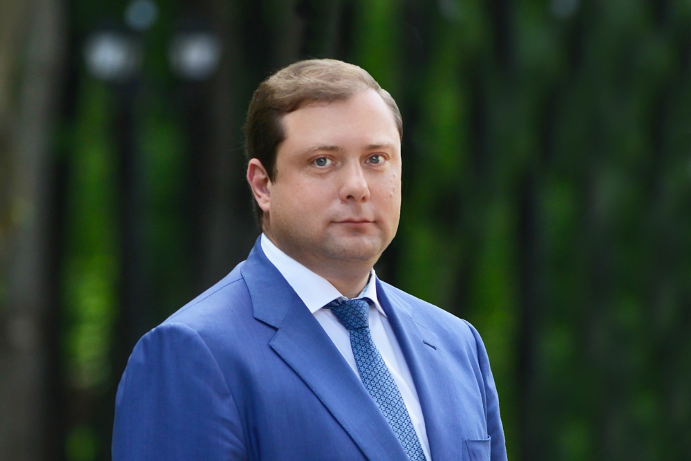 Губернатор Алексей Островский ведет прямой эфир с жителями Монастырщинского района