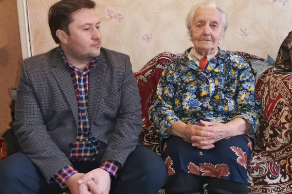 Николай Шумейко поздравил ветерана труда Марию Васильеву с 90-летием