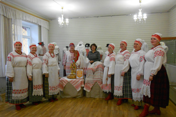 В Смоленске открылась выставка «Венок невесты»
