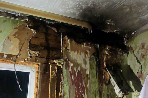 В Хиславичском районе пожарные спасли частный дом от уничтожения