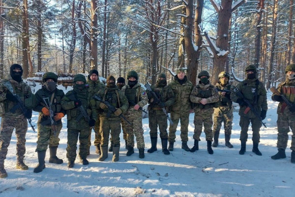 «Единая Россия» передала теплые вещи и оборудование смоленским зенитчикам на границу