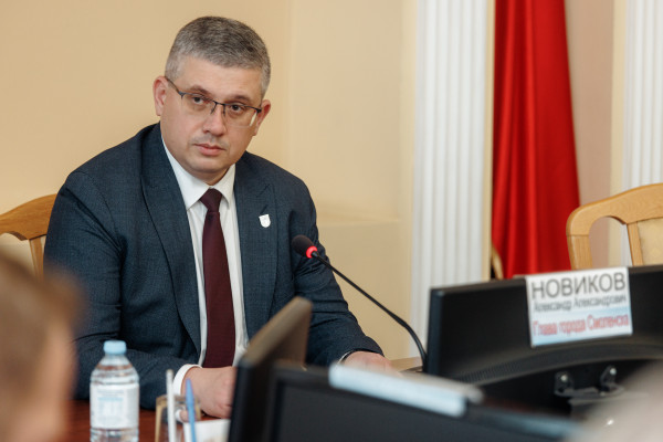 Глава города Александр Новиков призвал смолян проголосовать на выборах президента