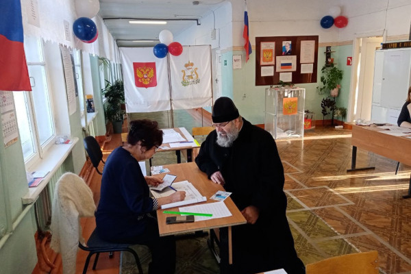 Священнослужители Смоленской епархии приняли участие в выборах президента 