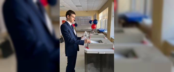 Смоленская молодежь активно голосует на выборах президента