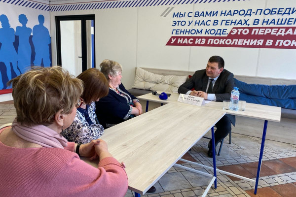 В Смоленске в Штабе общественной поддержки региона Игорь Ляхов провел прием граждан