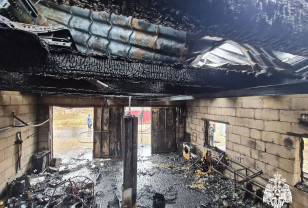 В городе Гагарине сгорел гараж и снегоход