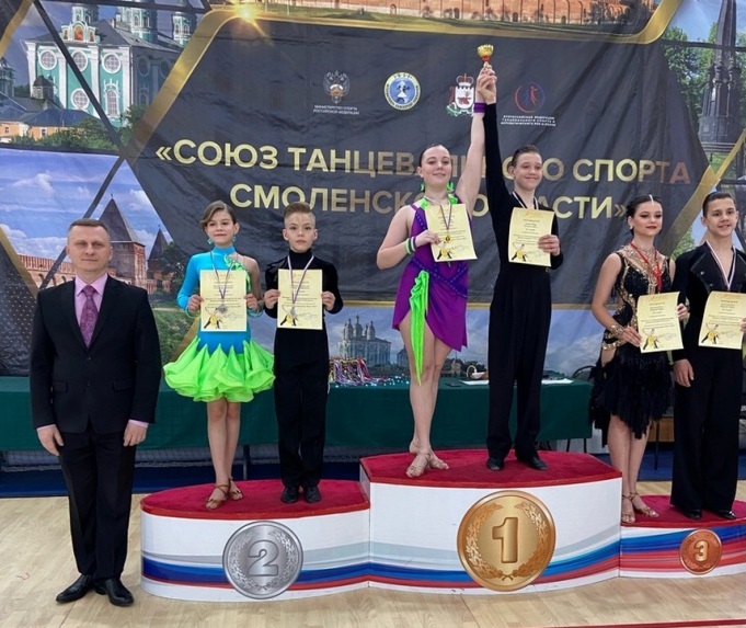 В Смоленске прошли традиционные соревнования по танцевальному спорту